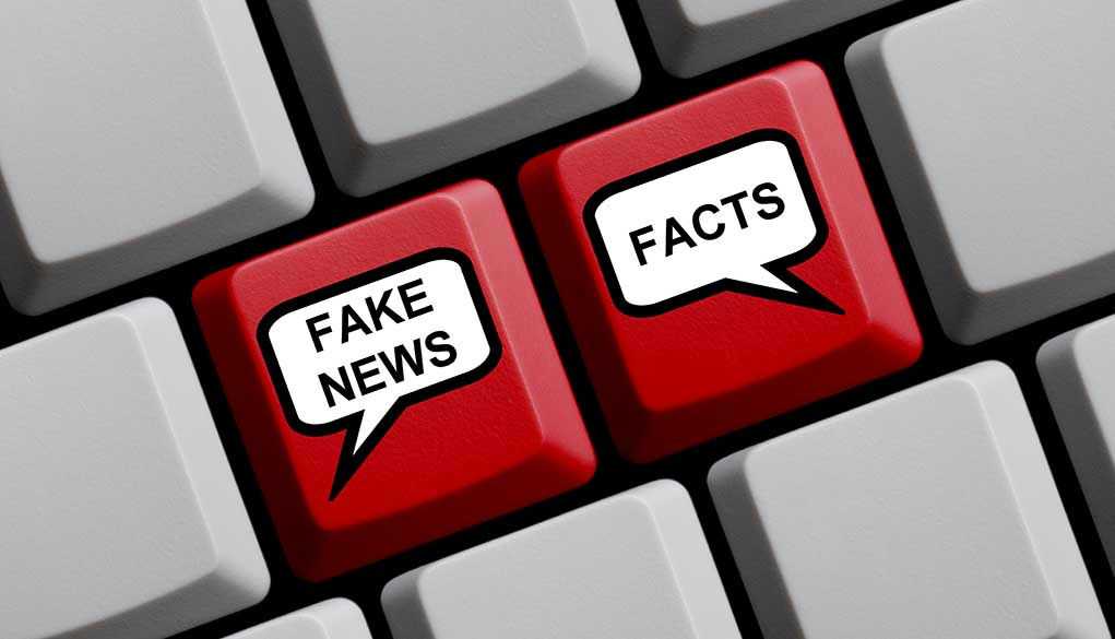 585719204 Keyboard keys labeled Fake News and Facts.