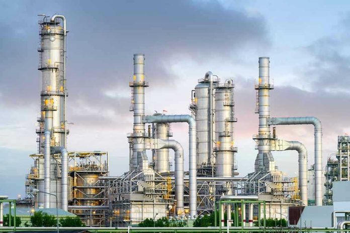 1892669737-1 Industrial plant with metal towers and pipes.