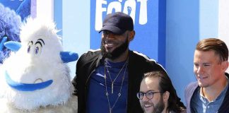 See What LeBron Did During the ANTHEM LeBron James and Channing Tatum pose with a mascot and another attendee