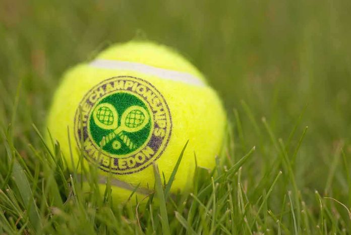 shutterstock_372900823 Tennis ball on grass