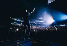 Country Star Makes BOLD Political Statement Onstage Singer on stage facing a large concert crowd
