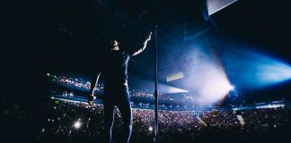Country Star Makes BOLD Political Statement Onstage Singer on stage facing a large concert crowd