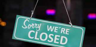 discount store closes many stores