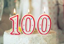 Candles shaped as 100 on a cake.