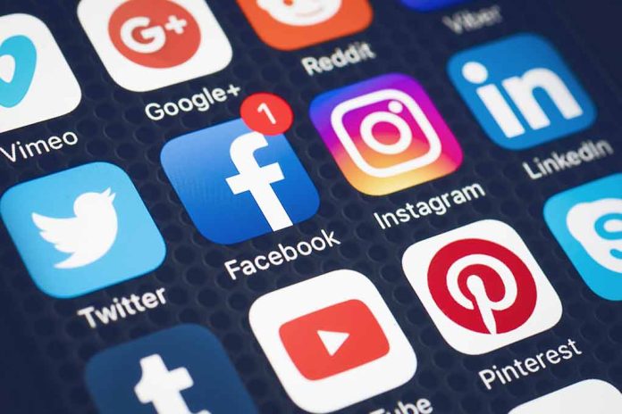 573033001 featured image Social media app icons displayed on a smartphone screen